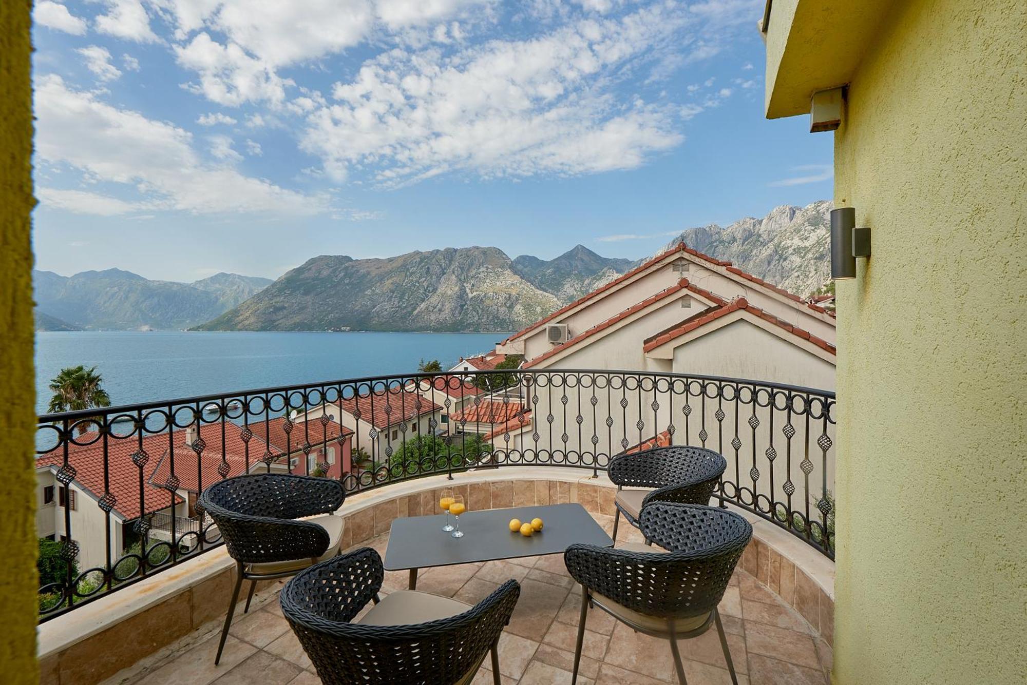 2Montenegro Mimoza Apartments Dobrota Kültér fotó