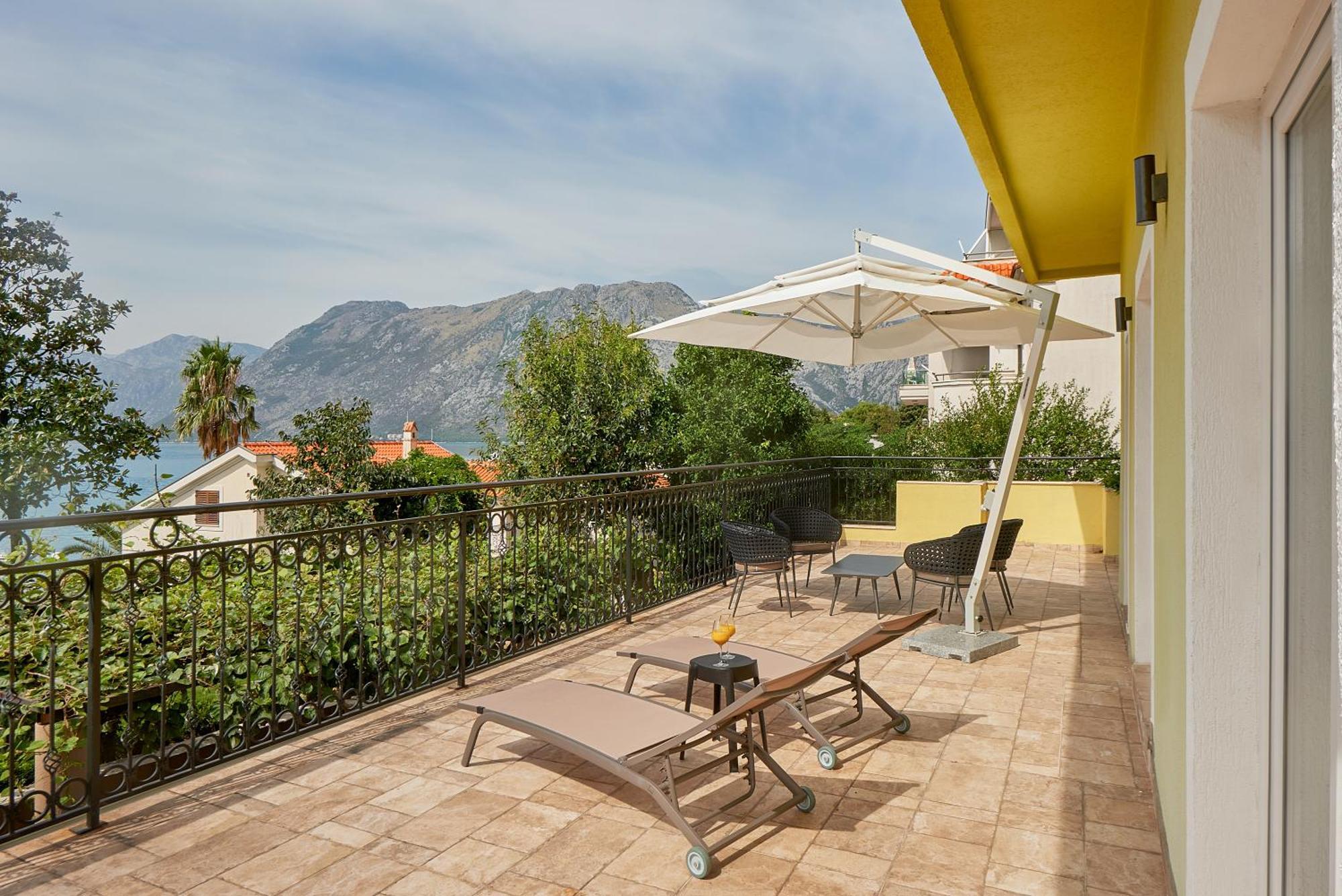 2Montenegro Mimoza Apartments Dobrota Kültér fotó