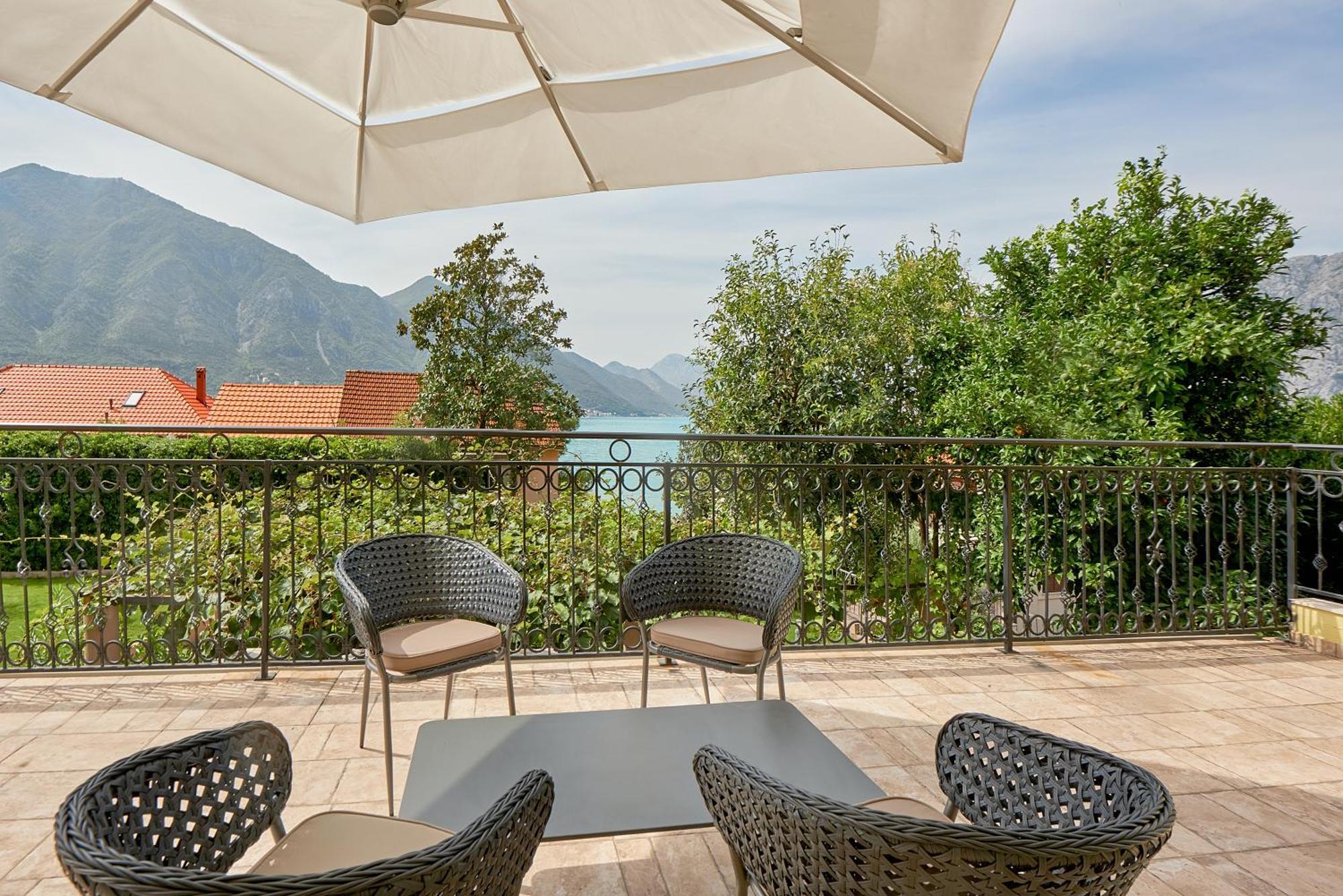 2Montenegro Mimoza Apartments Dobrota Kültér fotó